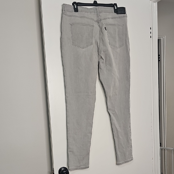 Levi's Women's Light Gray Skinny Jeans - Picture 3 of 4